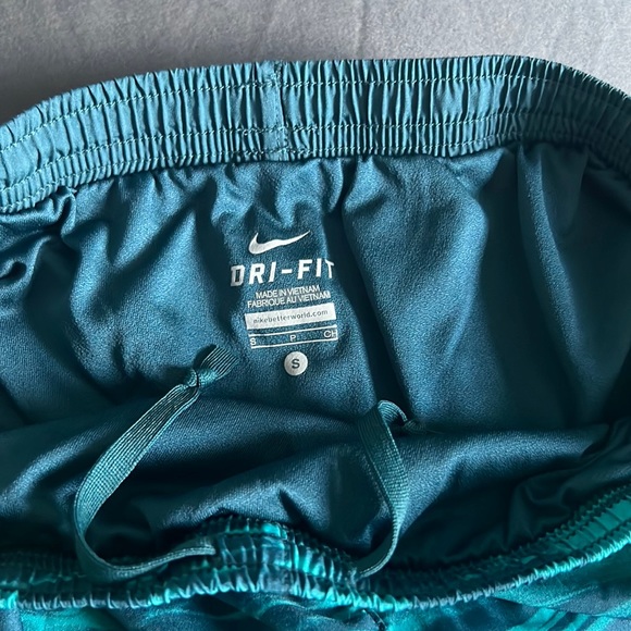 Nike Running Shorts - Picture 3 of 3